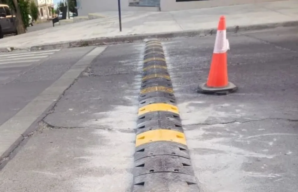 Reductor de velocidad instalado en la calle Albarracín 