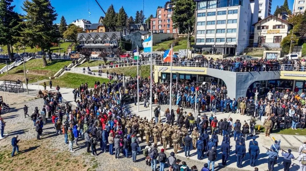 El Día de Malvinas tuvo un emotivo acto popular en Bariloche