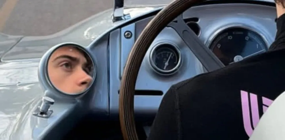 Colapinto en el legendario auto de Fangio