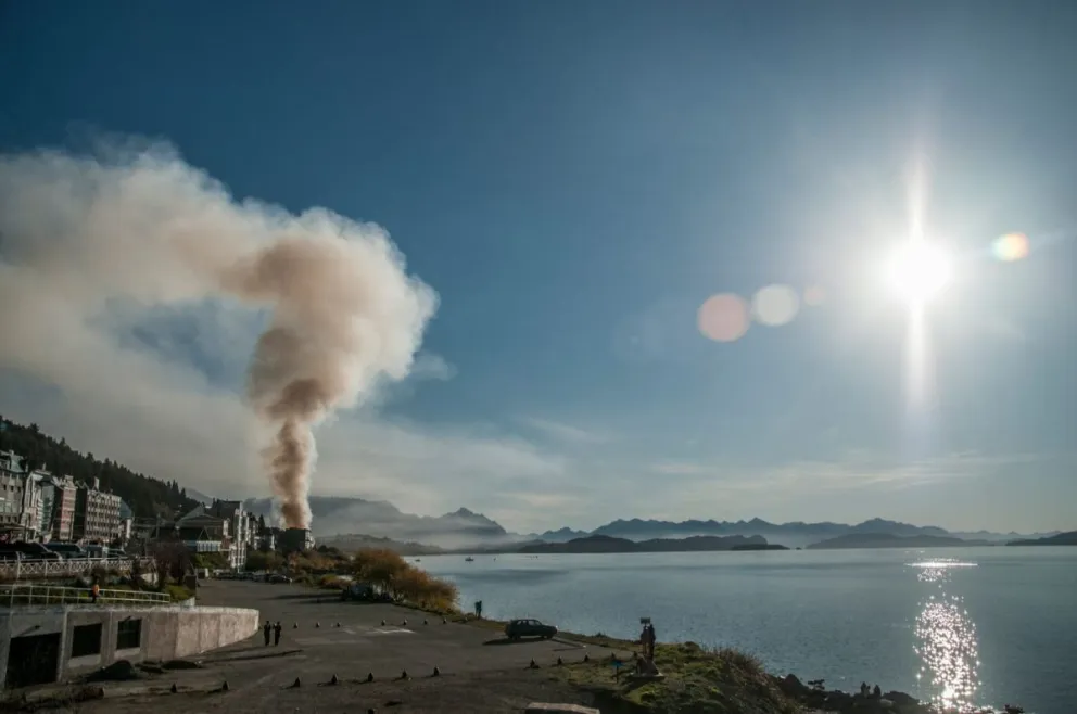 El incendio del hotel Huemul en la lente del fotógrafo Marcelo Muñoz