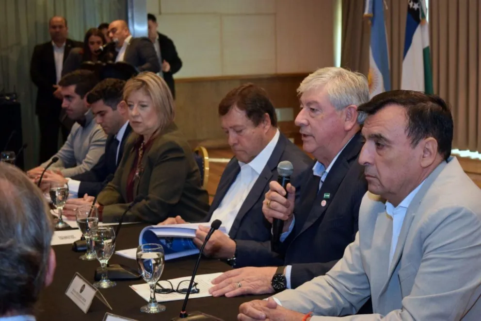 La ministra Monteoliva, el gobernador Weretilneck y el intendente Cortés en el Consejo Federal de Precursores Químicos
