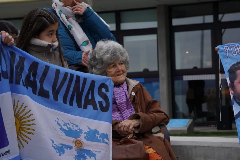 Susana Duarte, la maestra de 4° de Víctor Olavarría, que le tomó el juramento a la bandera