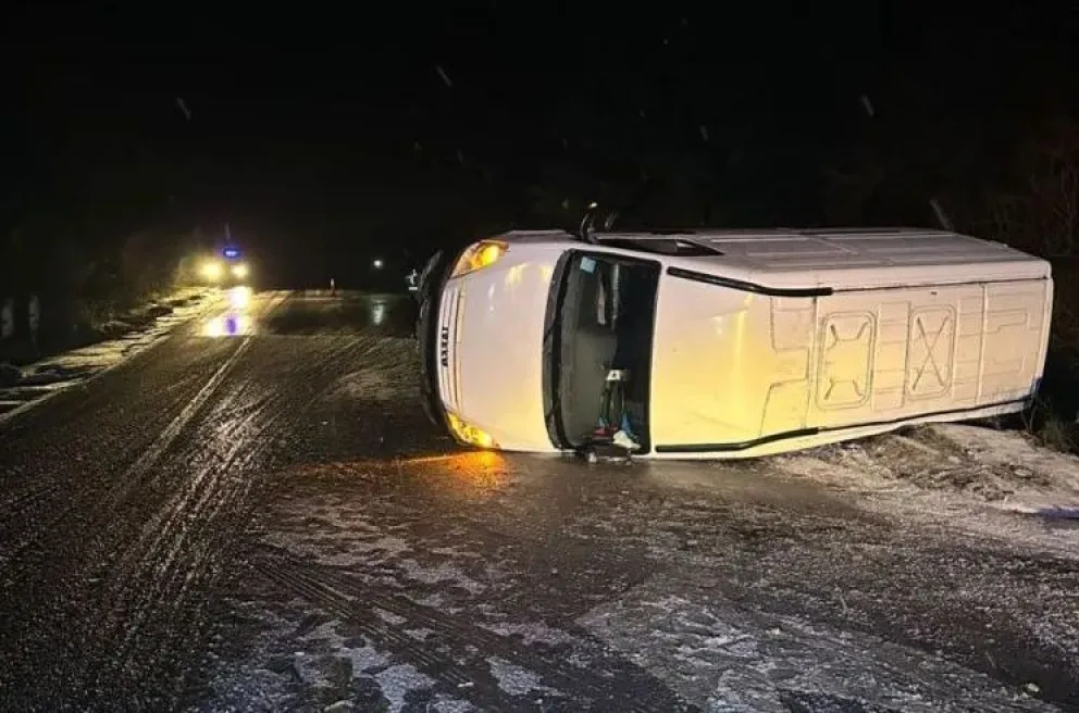 Vuelco de una combi en la ruta 40, arroyo Melgarejo
