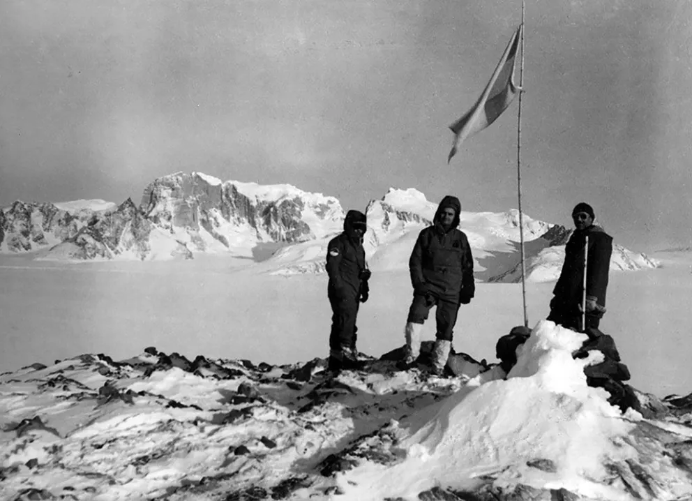 Nunatak Fuerza Aerea en los Hielos Continentales en Patagonia. Foto: Colección Mario Bertone