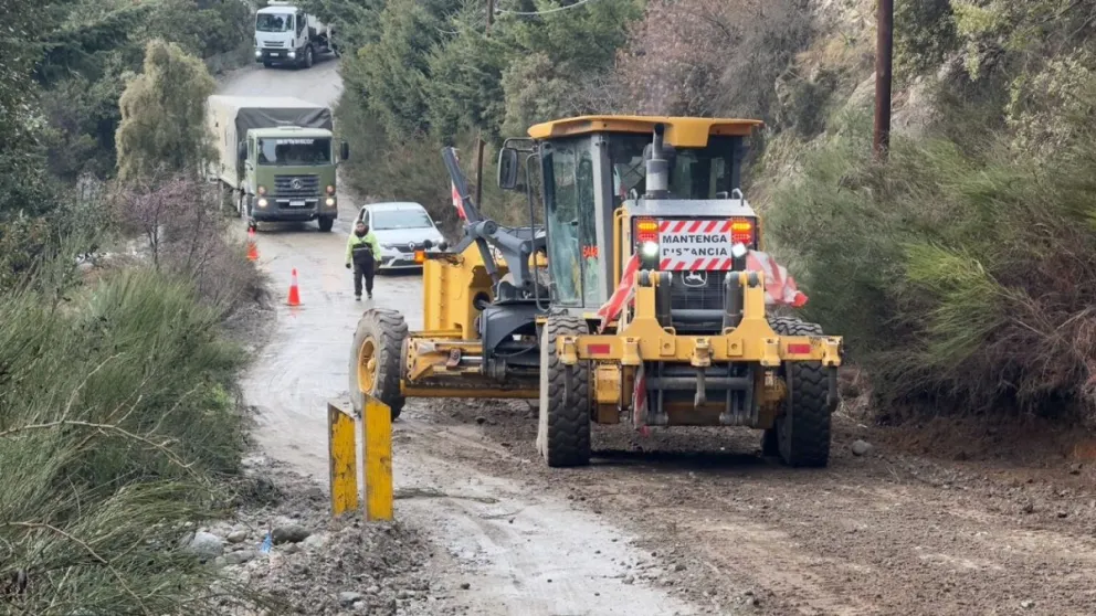 La intervención tiene como objetivo principal brindar mayor seguridad y fluidez a la circulación de vehículos. Fotos: Municipalidad de Bariloche.