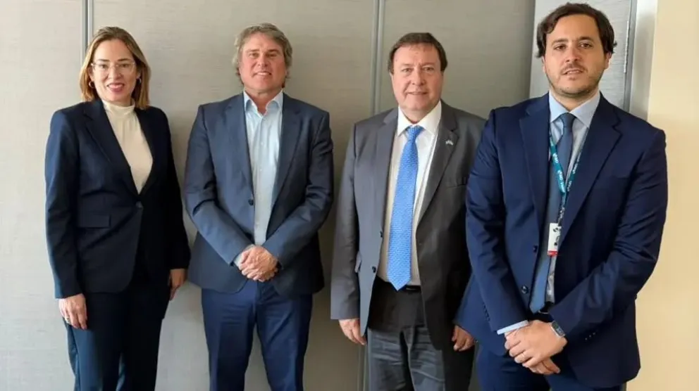 El Gobernador junto a funcionarios del BID en Washington