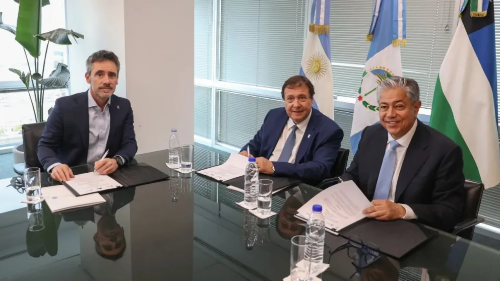 Lamothe (CFI) junto a los gobernadores Weretilneck y Figueroa