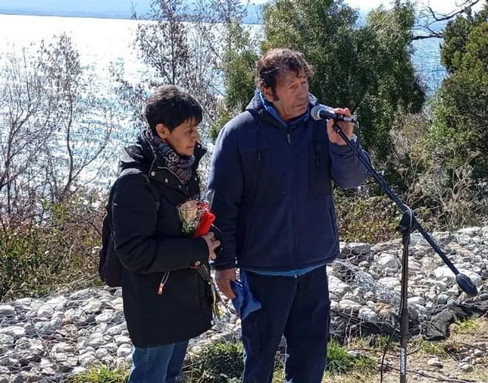 Una madre y un padre que no superan el dolor, pero no bajan los brazos para impedírselo a otros.